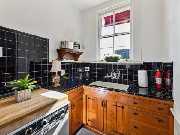 French Quarter Lanaux Mansion Bed and Breakfast : photo 10 de la chambre chambre double ou lits jumeaux deluxe avec balcon