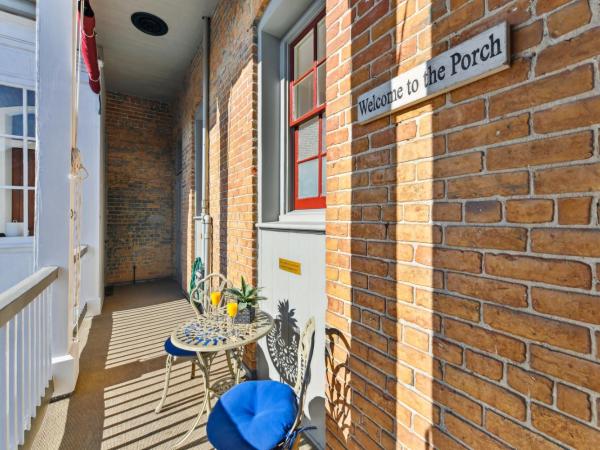 French Quarter Lanaux Mansion Bed and Breakfast : photo 6 de la chambre chambre double ou lits jumeaux deluxe avec balcon