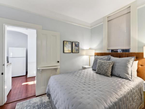 French Quarter Lanaux Mansion Bed and Breakfast : photo 7 de la chambre chambre double ou lits jumeaux deluxe avec balcon