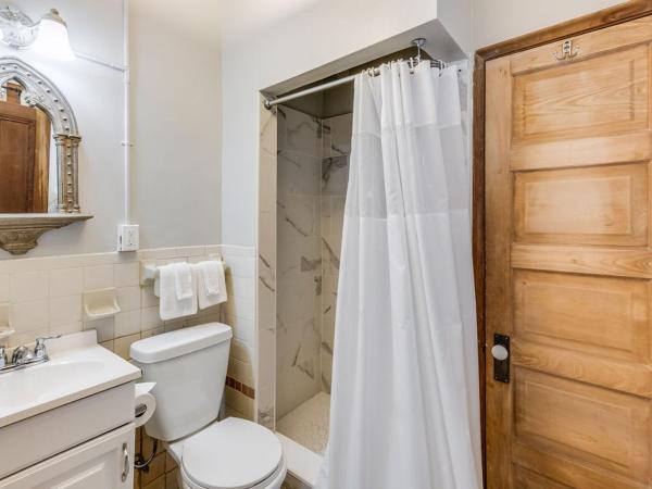 Royal Barracks Guest House : photo 4 de la chambre chambre lit queen-size 