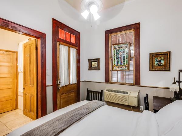 Royal Barracks Guest House : photo 6 de la chambre chambre lit queen-size 