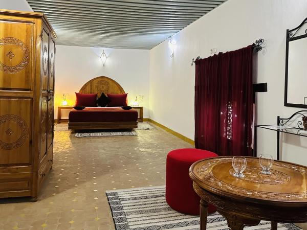 Riad Zitouna : photo 1 de la chambre chambre double deluxe avec baignoire