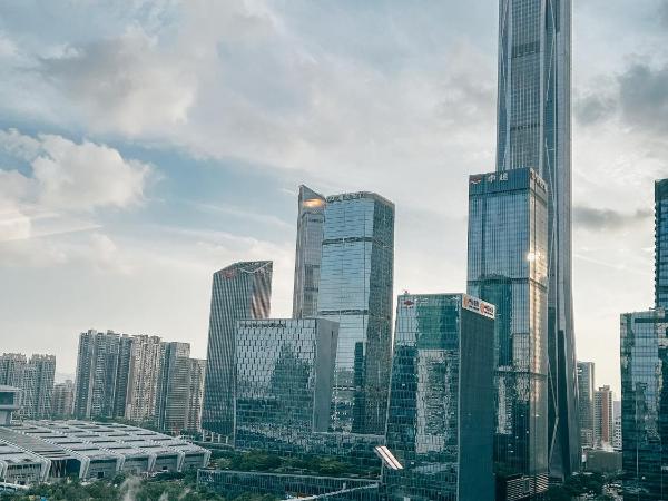 Sheraton Shenzhen Futian Hotel, Close to Metro Station, Shenzhen Futian Convention & Exhibition Centre, Futian Railway Station : photo 1 de la chambre panoramic king studio suite - club lounge access