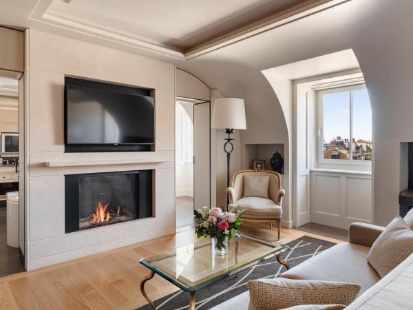 Four Seasons Hotel des Bergues Geneva : photo 2 de la chambre suite junior 2 lits jumeaux mansardée