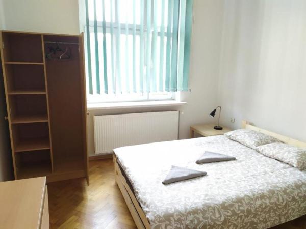 İonia-Stary Rynek : photo 5 de la chambre chambre triple basique avec salle de bains commune