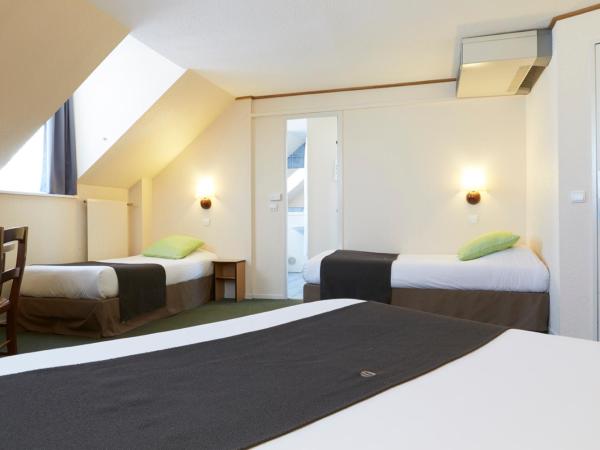 Campanile Dijon Centre - Gare : photo 3 de la chambre hébergement avec 1 lit double et 2 lits simples