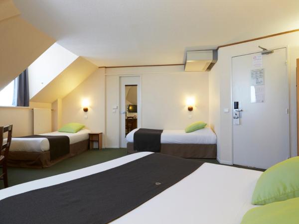 Campanile Dijon Centre - Gare : photo 5 de la chambre hébergement avec 1 lit double et 2 lits simples