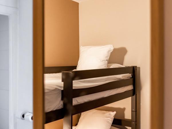 Hôtel du Château Dinan - Originals Boutique : photo 2 de la chambre chambre quadruple
