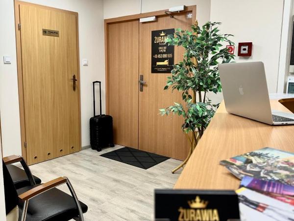 Hostel Żurawia : photo 3 de la chambre lit superposé dans dortoir pour femmes 