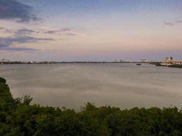 Canopy By Hilton Cancun La Isla : photo 4 de la chambre chambre 2 lits queen-size - vue sur coucher de soleil