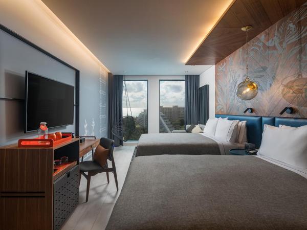 Canopy By Hilton Cancun La Isla : photo 4 de la chambre chambre premium avec 2 lits queen-size - vue sur lever de soleil