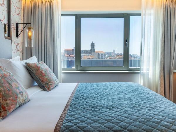 InterContinental Porto - Palacio das Cardosas, an IHG Hotel : photo 8 de la chambre hébergement lit king-size classique - vue sur centre historique