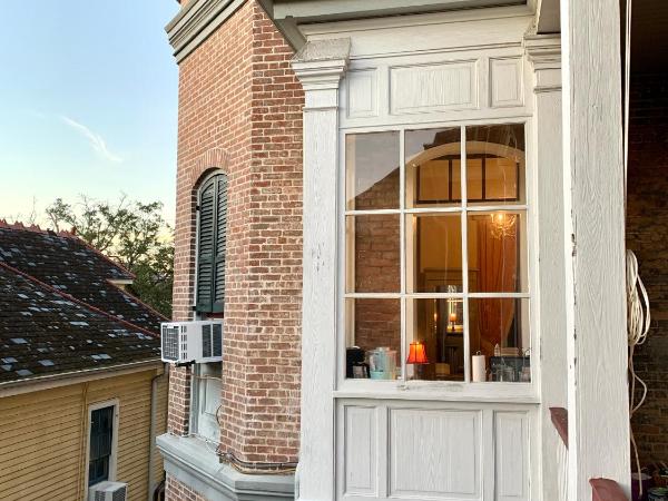 French Quarter Lanaux Mansion Bed and Breakfast : photo 10 de la chambre suite familiale avec balcon