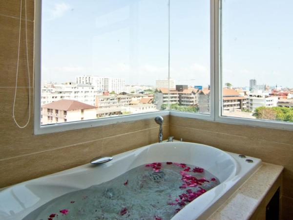 LK Royal Wing : photo 6 de la chambre suite exécutive avec bain à remous