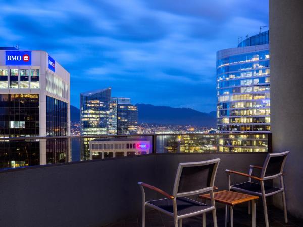 Hyatt Regency Vancouver : photo 10 de la chambre chambre double avec 2 lits doubles et balcon