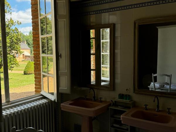 24H LE MANS Château de Lauresse chambres d'hôtes Luxe : photo 8 de la chambre chambre lits jumeaux avec terrasse