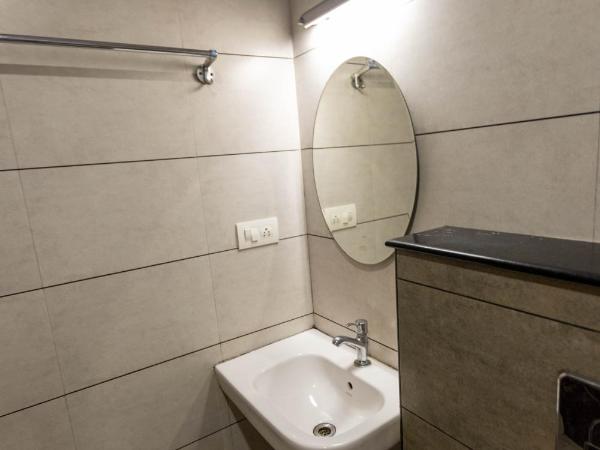 Aryaas Residency Nettoor : photo 3 de la chambre chambre double standard