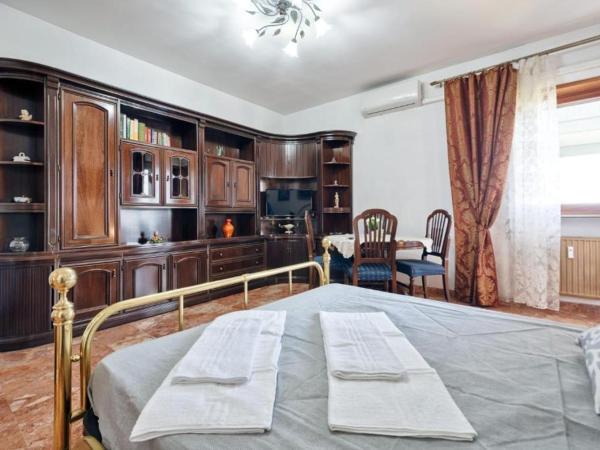 Apt Venice City : photo 6 de la chambre chambre triple Économique avec salle de bains commune