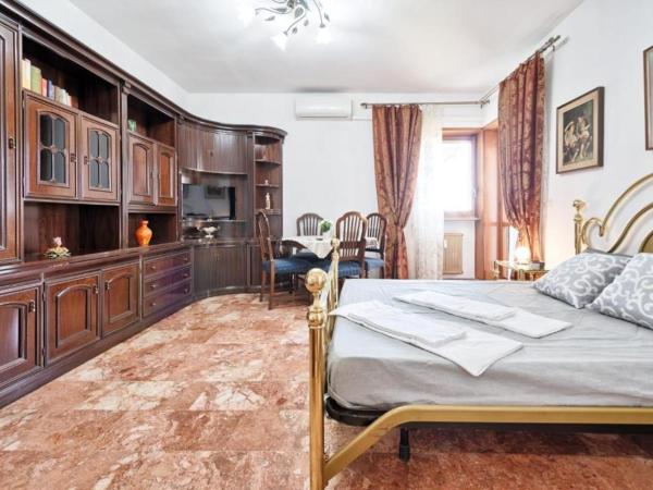 Apt Venice City : photo 3 de la chambre chambre triple Économique avec salle de bains commune