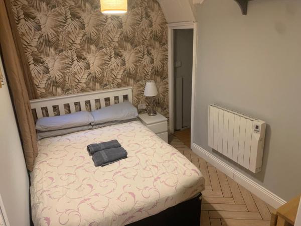 wake up with 2 cats on your face : photo 1 de la chambre chambre double