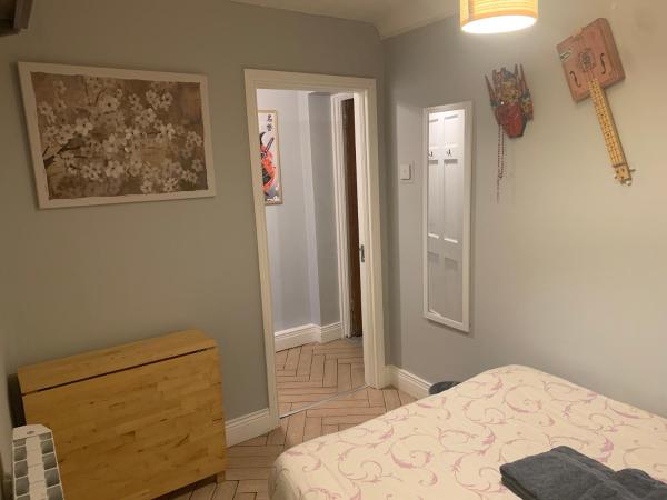 wake up with 2 cats on your face : photo 3 de la chambre chambre double