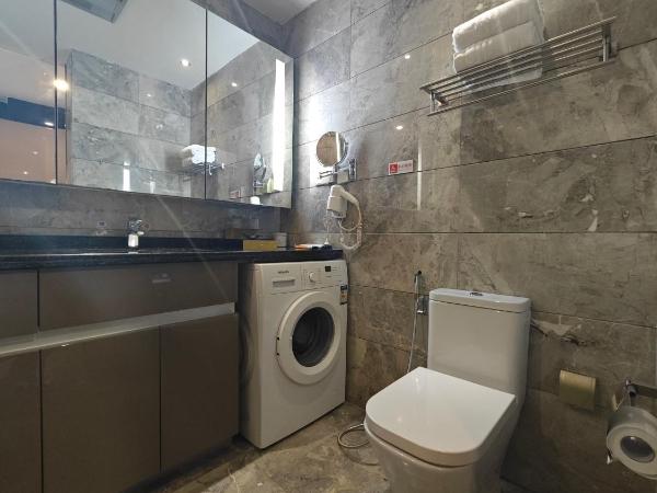 NOMO Beijing Rd A Jiedeng Mix International Apartment : photo 5 de la chambre chambre affaires lit queen-size