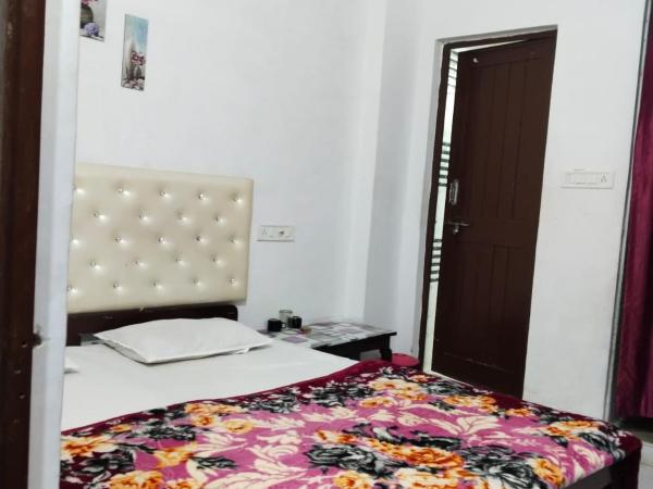 Shree Krishna Hotel : photo 10 de la chambre chambre double