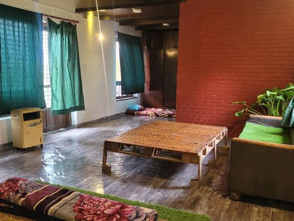 Karunamaya Hotel : photo 6 de la chambre chambre double ou lits jumeaux deluxe - vue sur montagne