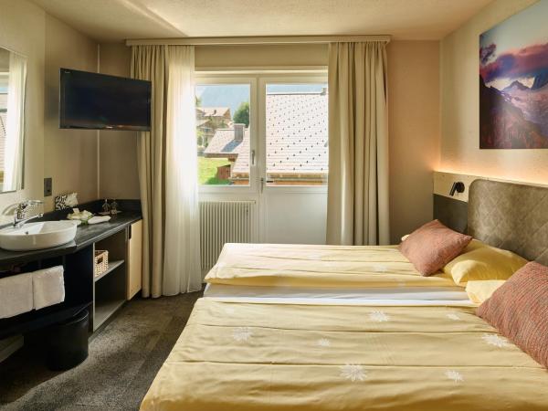 Hotel Central Wolter - Grindelwald : photo 3 de la chambre chambre familiale avec balcon (3 personnes)