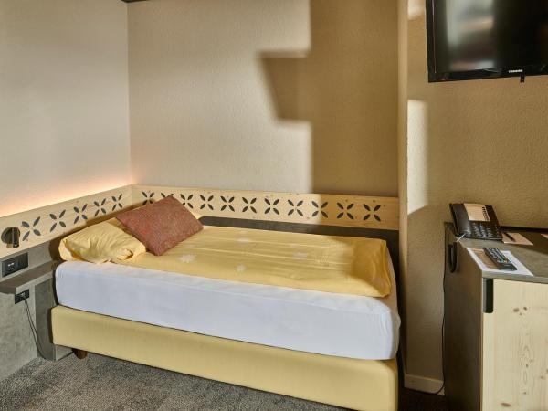 Hotel Central Wolter - Grindelwald : photo 5 de la chambre chambre familiale avec balcon (3 personnes)