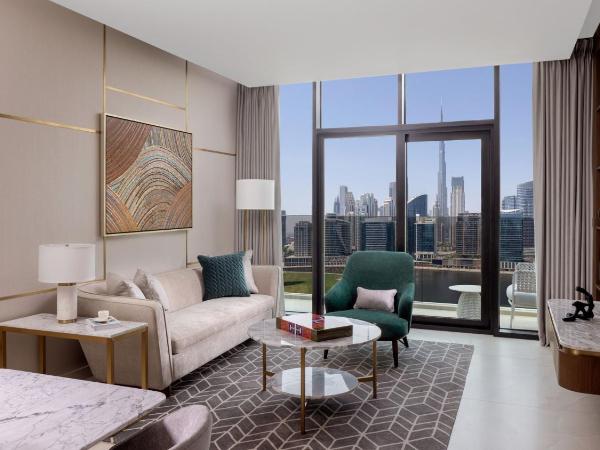 InterContinental Residences Dubai Business Bay, an IHG Hotel : photo 6 de la chambre two-bedroom apartment with balcony and canal view