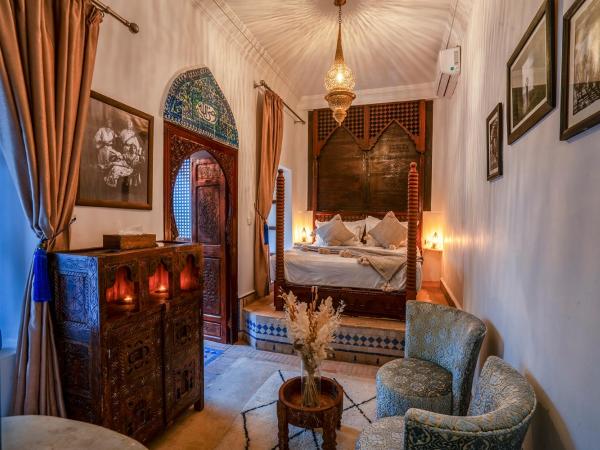 Riad Yalla habibi : photo 1 de la chambre chambre lit queen-size avec balcon