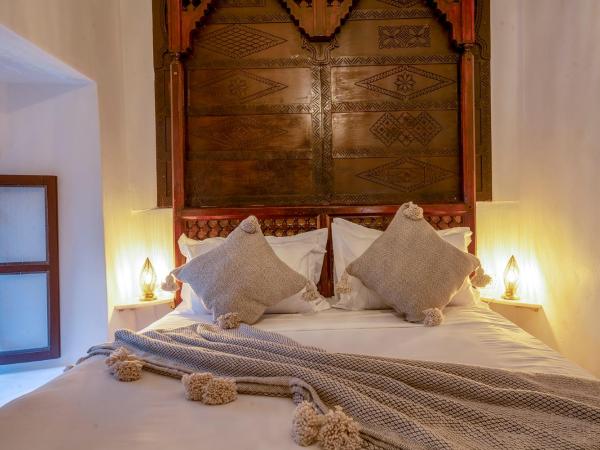 Riad Yalla habibi : photo 3 de la chambre chambre lit queen-size avec balcon