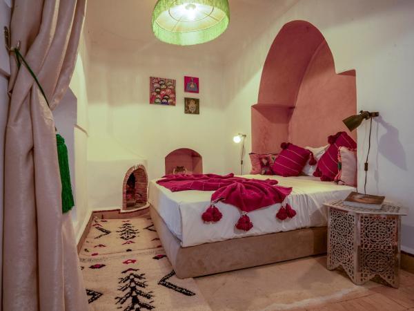 Riad Yalla habibi : photo 2 de la chambre chambre double deluxe avec baignoire