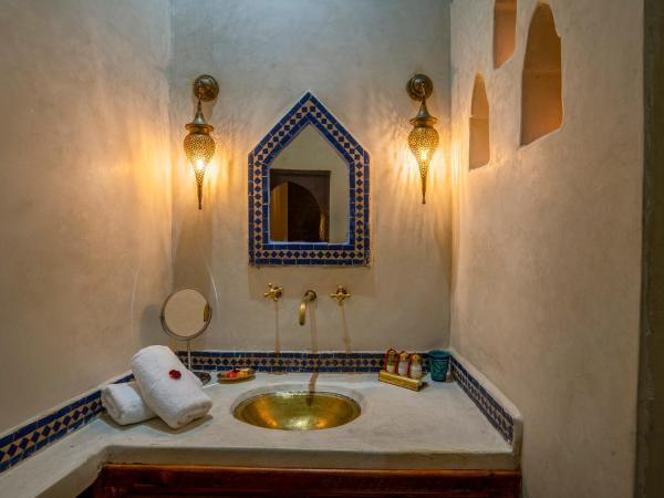 Riad Yalla habibi : photo 9 de la chambre chambre lit queen-size avec balcon