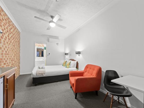 Airport Clayfield Motel : photo 1 de la chambre chambre lit queen-size