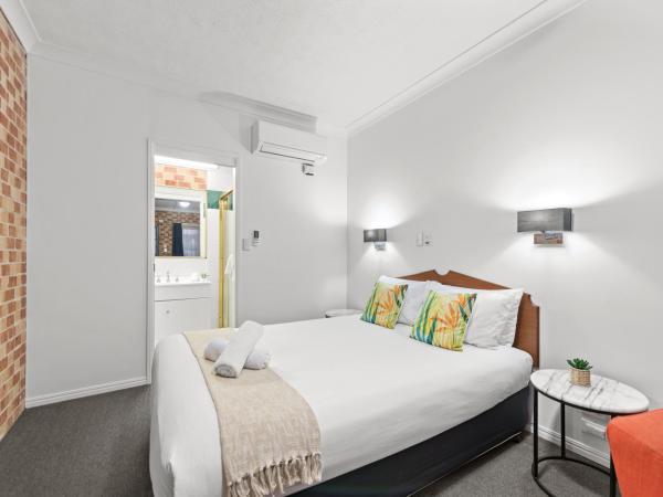 Airport Clayfield Motel : photo 2 de la chambre chambre lit queen-size
