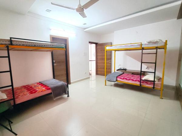 Shepherd Stories - Community stay for Social Entrepreneurs : photo 2 de la chambre lit dans dortoir pour femmes de 4 lits