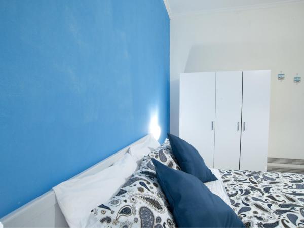 B&B Posidonia Salerno : photo 4 de la chambre chambre double avec salle de bains privative