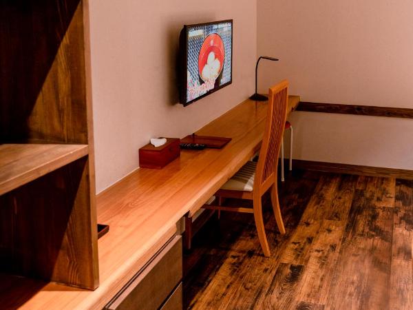 都電屋 TodenHotel : photo 5 de la chambre chambre lits jumeaux avec lit d’appoint - 301