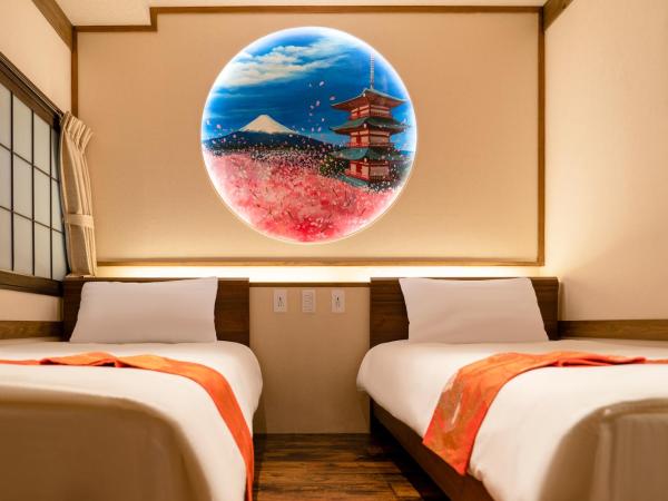 都電屋 TodenHotel : photo 3 de la chambre chambre lits jumeaux avec lit d’appoint - 301