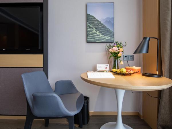 Atour Hotel Shenzhen Nanshan Shili Metro Station : photo 6 de la chambre chambre lit queen-size Élégante