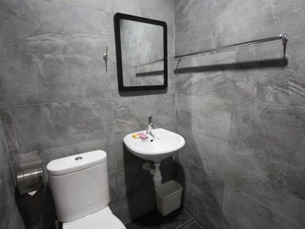 Shamrock Guest House II : photo 5 de la chambre chambre quadruple avec lits superposés