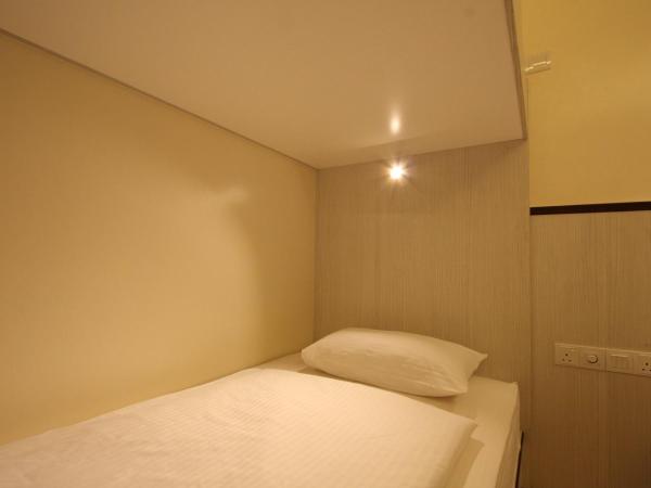 Shamrock Guest House II : photo 2 de la chambre chambre quadruple avec lits superposés