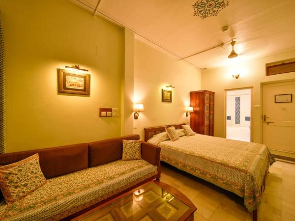 Hotel Arya Niwas : photo 3 de la chambre chambre deluxe double ou lits jumeaux