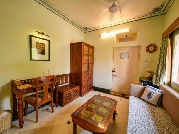 Hotel Arya Niwas : photo 5 de la chambre chambre deluxe double ou lits jumeaux