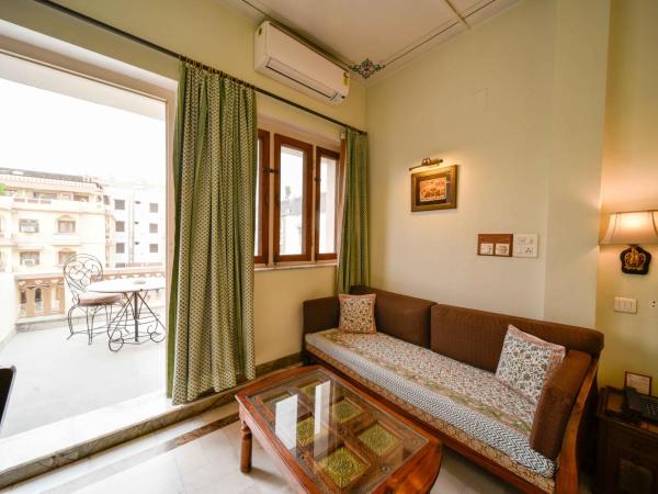 Hotel Arya Niwas : photo 7 de la chambre chambre deluxe double ou lits jumeaux