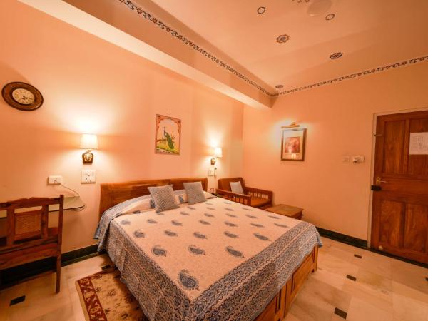 Hotel Arya Niwas : photo 1 de la chambre chambre double ou lits jumeaux premium