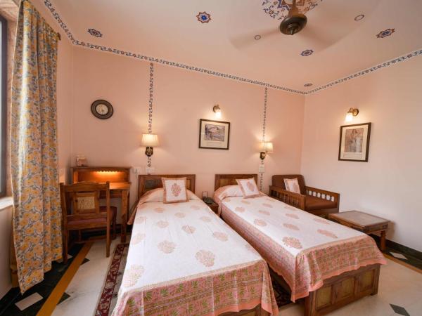 Hotel Arya Niwas : photo 2 de la chambre chambre double ou lits jumeaux premium
