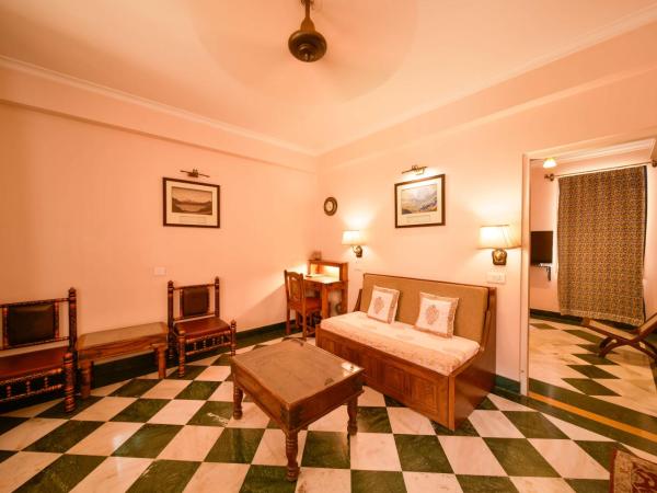 Hotel Arya Niwas : photo 3 de la chambre chambre quadruple de luxe